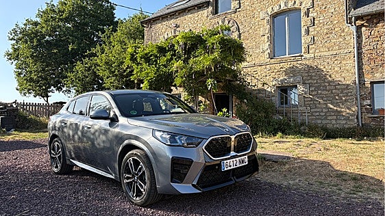 Cruzar Francia a bordo del nuevo BMW X2 sDrive 18d: De Barcelona a las costas de Bretaña y Normandía