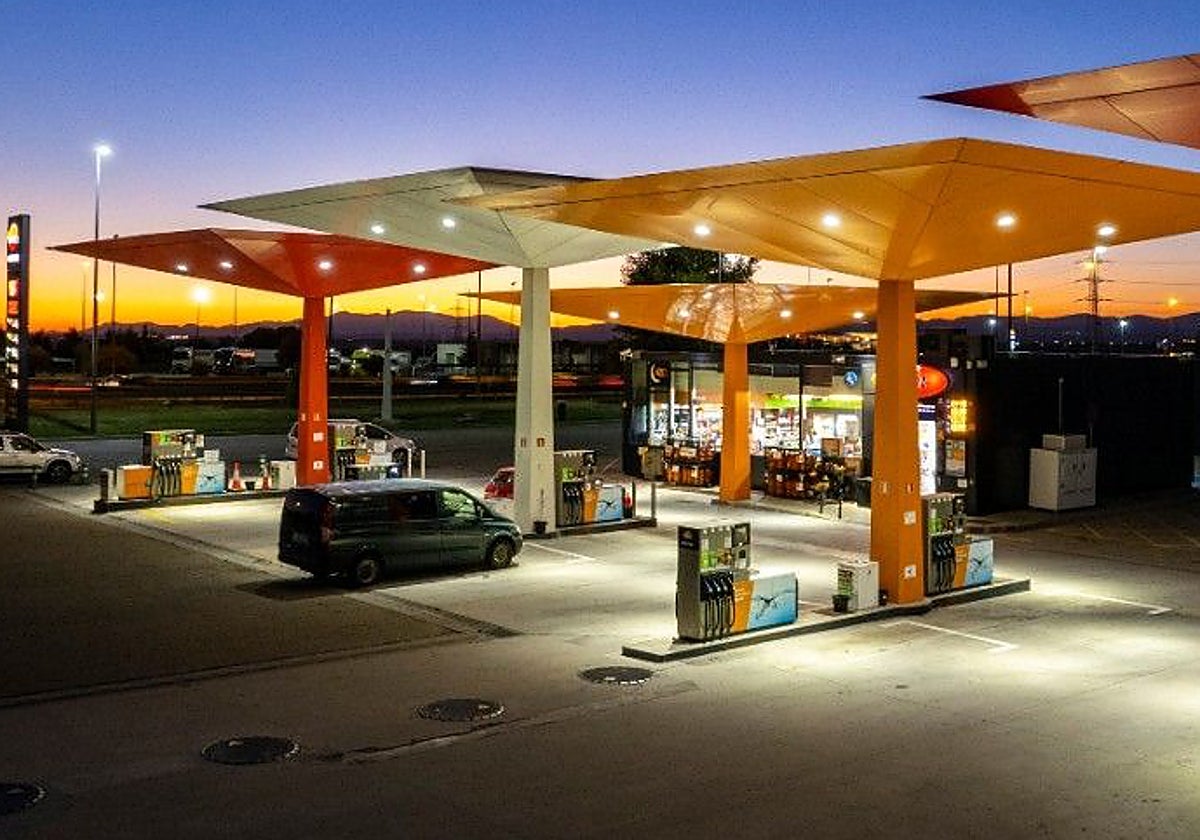 El precio récord del gasóleo acorrala a los conductores europeos
