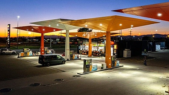 El precio récord del gasóleo acorrala a los conductores europeos