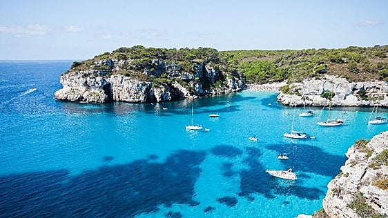 Vacaciones en alta mar: cuánto cuesta alquilar un barco en España