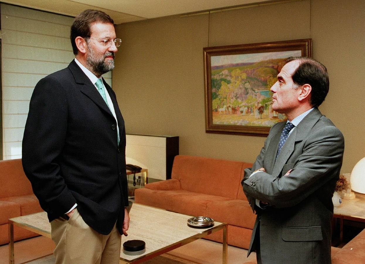 10.09.99 El ministro de Educación y Cultura, Mariano Rajoy (i), se ha entrevistado, esta mañana en la sede de su departamento, con el vicepresidente segundo y consejero de Educación y Cultura de la Junta de Castilla y León, Tomás Villanueva.