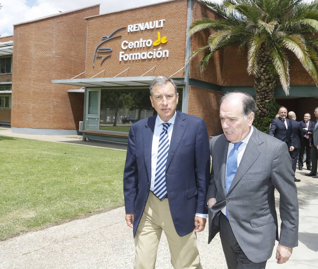 23.06.14 El consejero de Educación de la Junta, Juan José Mateos, y el consejero de Economía, Tomás Villanueva en la inauguración del Centro de Formación de Renault en Valladolid.