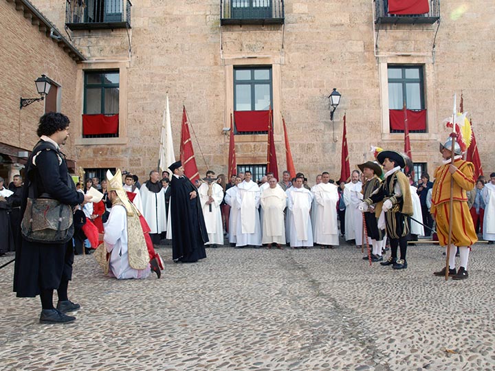 La Villa Ducal recreó la traslación del Santíssimo Sacramento y la inauguración de la Colegiata de San Pedro