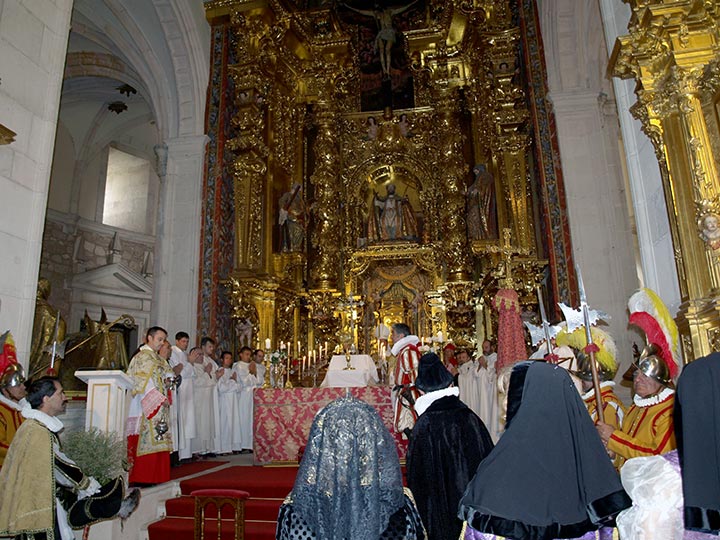 La Villa Ducal recreó la traslación del Santíssimo Sacramento y la inauguración de la Colegiata de San Pedro