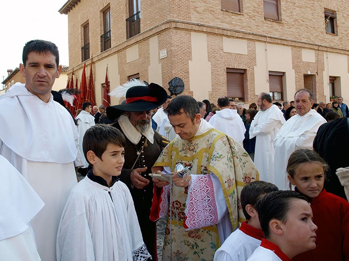 La Villa Ducal recreó la traslación del Santíssimo Sacramento y la inauguración de la Colegiata de San Pedro