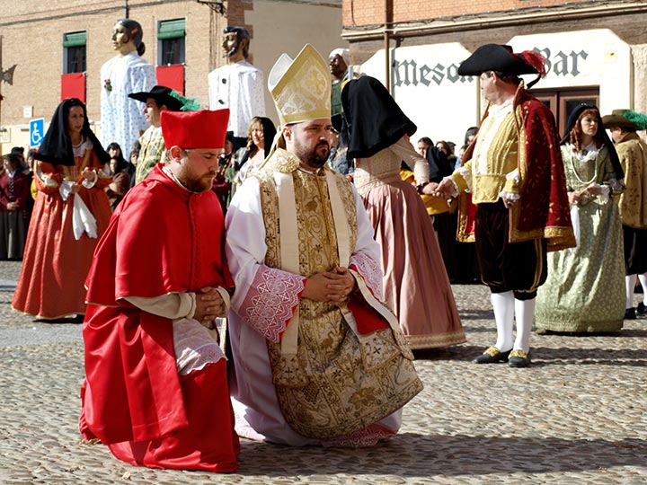 La Villa Ducal recreó la traslación del Santíssimo Sacramento y la inauguración de la Colegiata de San Pedro
