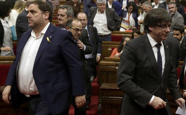 Junqueras (i) y Puigdemont. 