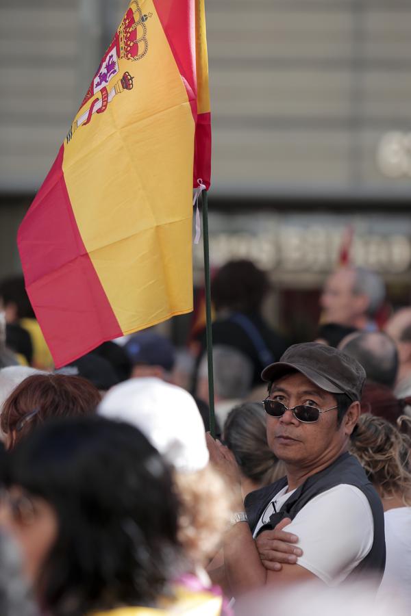 La marcha convocada por Societat Civil Catalana bajo el lema 'Tots som Catalunya. Per la convivència, seny!