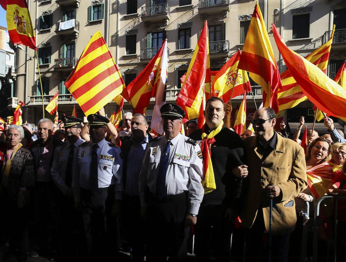 La marcha convocada por Societat Civil Catalana bajo el lema 'Tots som Catalunya. Per la convivència, seny!