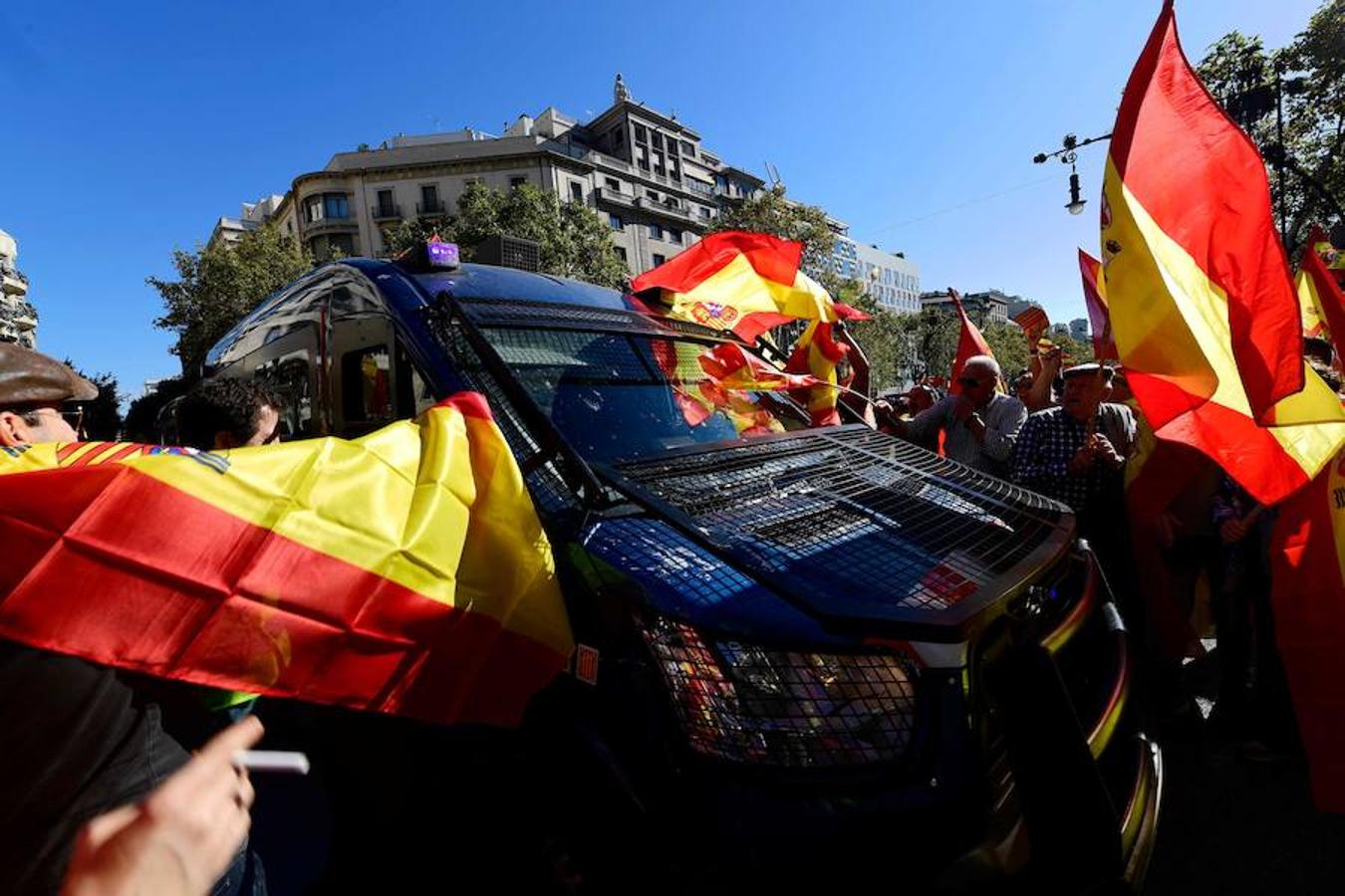 La marcha convocada por Societat Civil Catalana bajo el lema 'Tots som Catalunya. Per la convivència, seny!