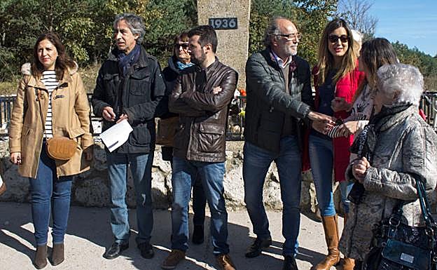 Varios líderes socialistas han participado en el homenaje a los asesinados en el monte de La Pedraja