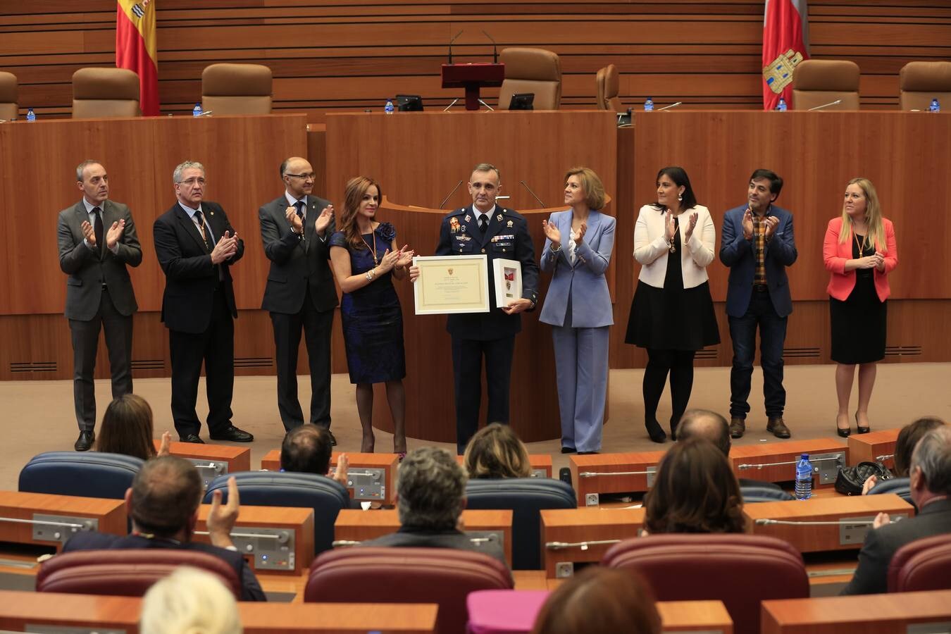 La ministra de Defensa, Dolores de Cospedal, ha aprovechado el acto para defender a ultranza la aplicación de la ley, la Constitución y el Estado de Derecho