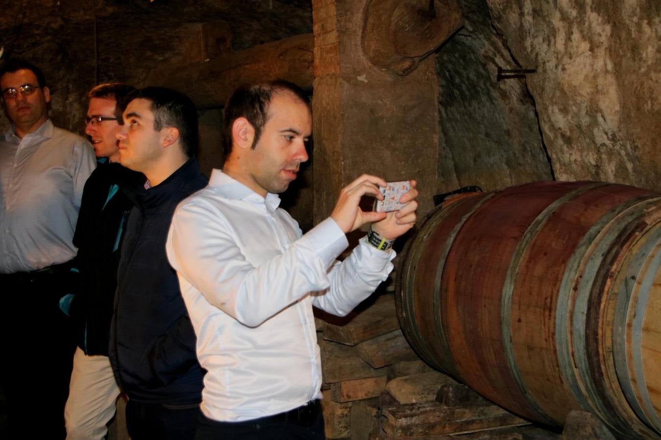 En plena preparación de los caldos, algunos vecinos han abierto las puertas de sus bodegas para que los visitantes puedan conocer esta arquitectura hipogea, tan característica en el Cerrato