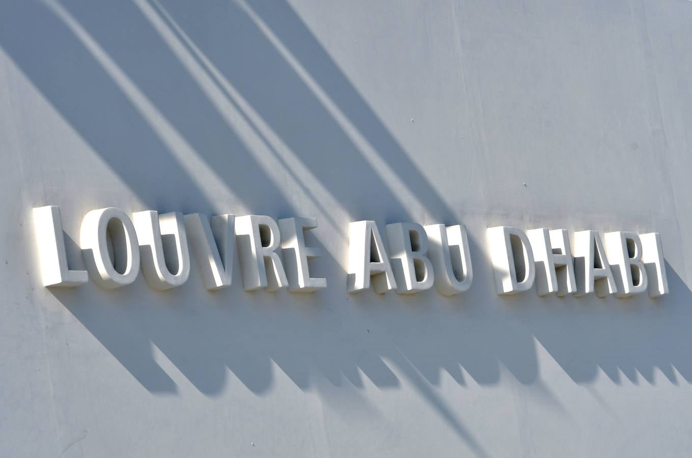 Una década después del lanzamiento del proyecto, el primer museo global en el mundo árabe, fue inaugurado ayer | En sus 6.400 metros cuadrados se exponen obras de trece galerías francesas y la colección de los Emiratos