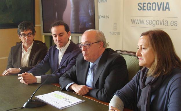 Mariano Herrero (i), Pedro López, Alfonso Reguera y Marian Rueda, en la presentación.