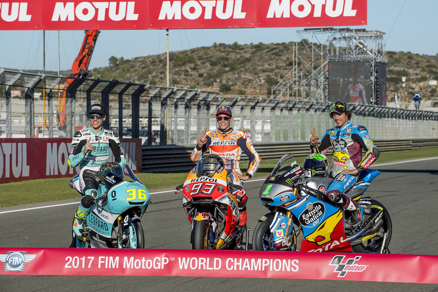 Fotografía de los tres campeones de MotoGP, Moto2 y Moto3.