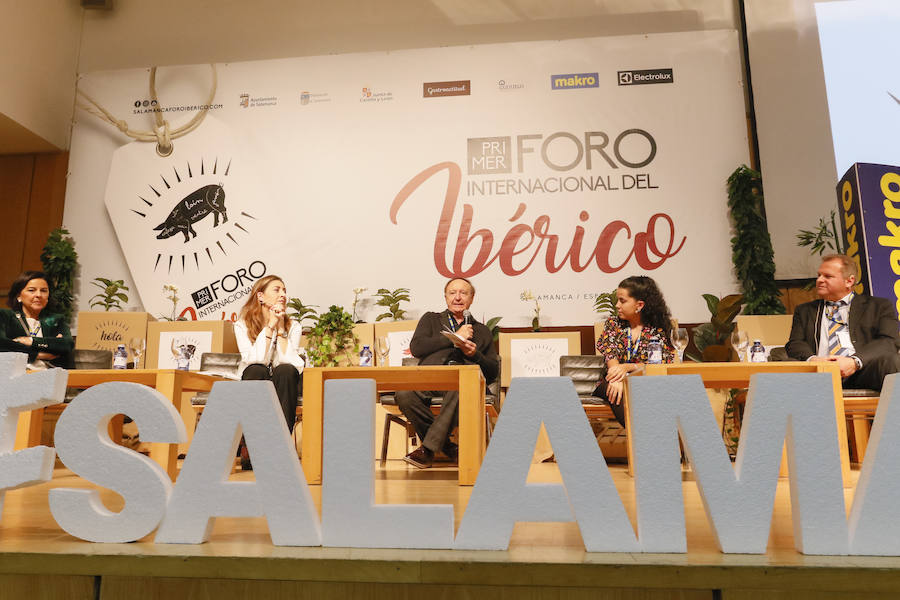 La consejera de Cultura de la Junta, Josefa García Cirac, inaugura el encuentro en Salamanca que cuenta con la presencia de 13 estrellas Michelin 