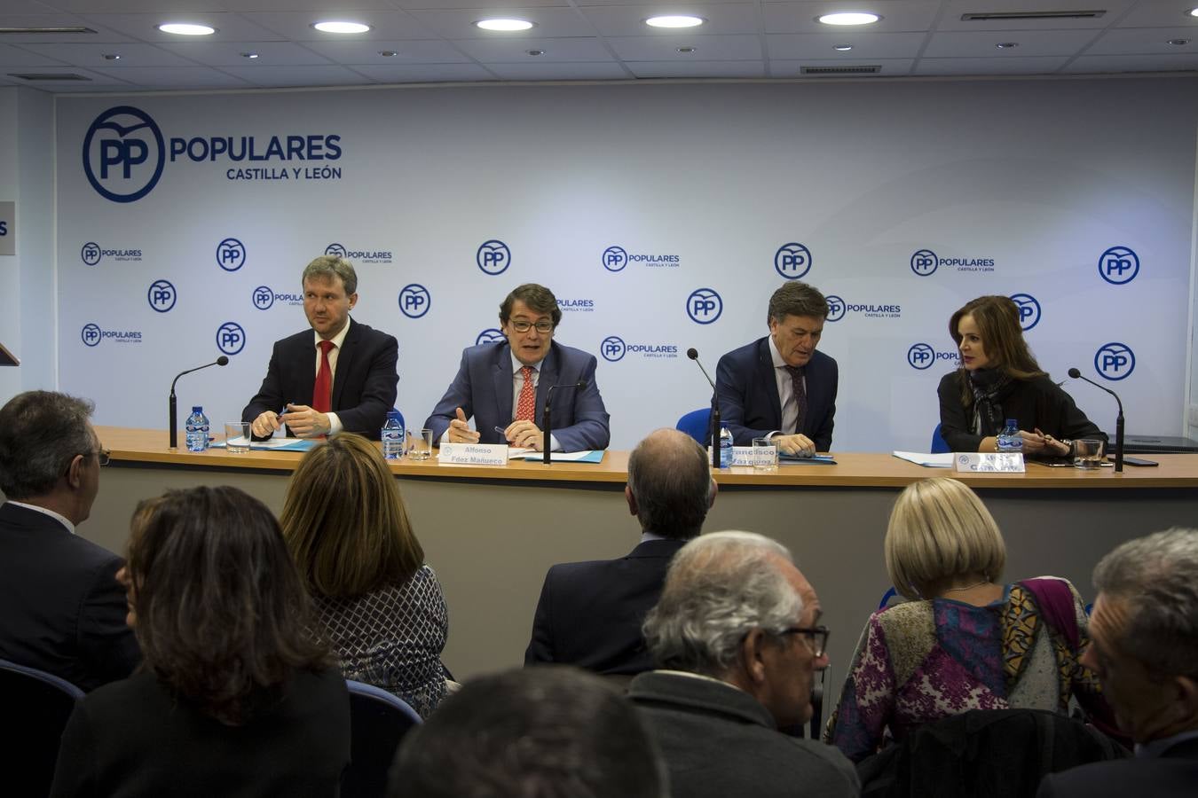 En el encuentro mantenido en la sede autonómica del PP con los líderes de la formación en las nueve provincias y los cargos electos, entre los que se contaba el presidente de la Junta, Juan Vicente Herrera, con buena parte de su equipo, Mañueco ha refrendado el respaldo de los 'populares' castellanos y leoneses al PP de Cataluña