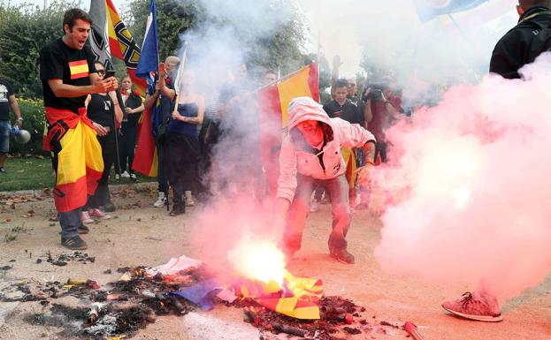 Detenidos 13 sospechosos por la batalla campal a sillazos en Barcelona tras la manifestación del 12-O