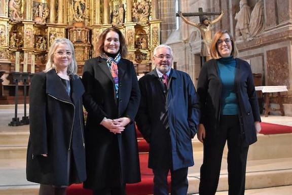 María José Ortega, Josefa García Cirac, Gonzalo Jiménez y Ángeles Armisén, en la remodelada colegiata.