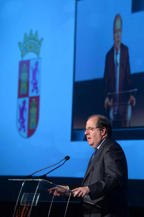 El presidente de la Junta de Castilla y León pone al Grupo como «ejemplo» de aportación a la economía y sociedad de la comunidad