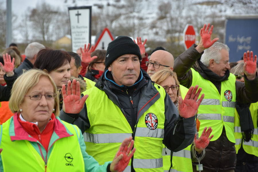 Unas 200 personas vuelven a cortar la N-I a su paso por Briviesca para reclamar una «solución definitiva» a la siniestralidad de la carretera mediante la liberalización total de la AP-1