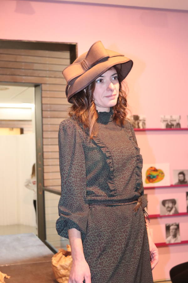 Seis alumnas de Educación Social de la UBU han organizado un desfile de ropa en el que los protagonistas han sido nueve personas sin hogar. Se trata de una metáfora, ya que para ellos las prendas de vestir es su refugio.