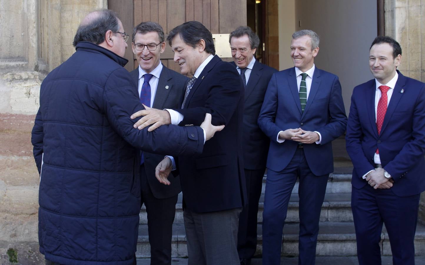 El encuentro entre Juan Vicente Herrera, Alberto Núñez Feijóo y Javier Fernández se concretó, entre otros acuerdos, en «una colaboración más intensa en los operativos contra incendios, con una mejora en los protocolos, un marco formativo común y diseñando un sistema común de emergencias contra incendios forestales»