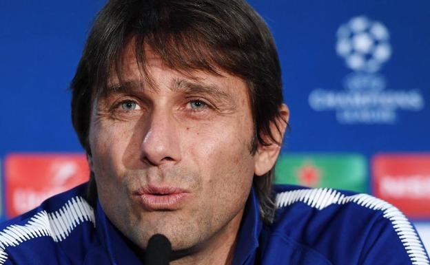 Antonio Conte habla durante la rueda de prensa. 