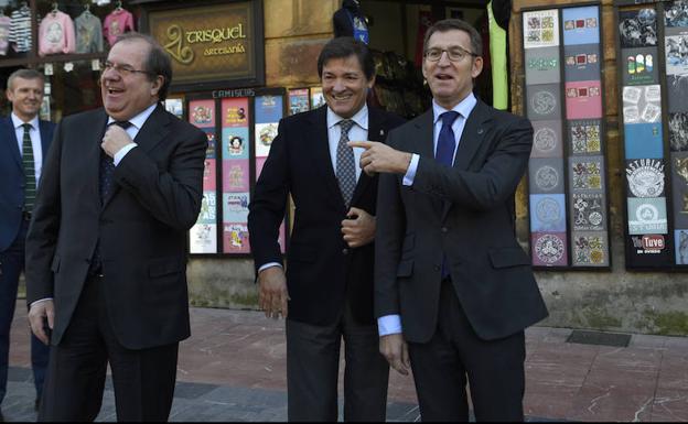 Los presidentes Juan Vicente Herrera, Javier Fernández y Alberto Núñez Feijoó.