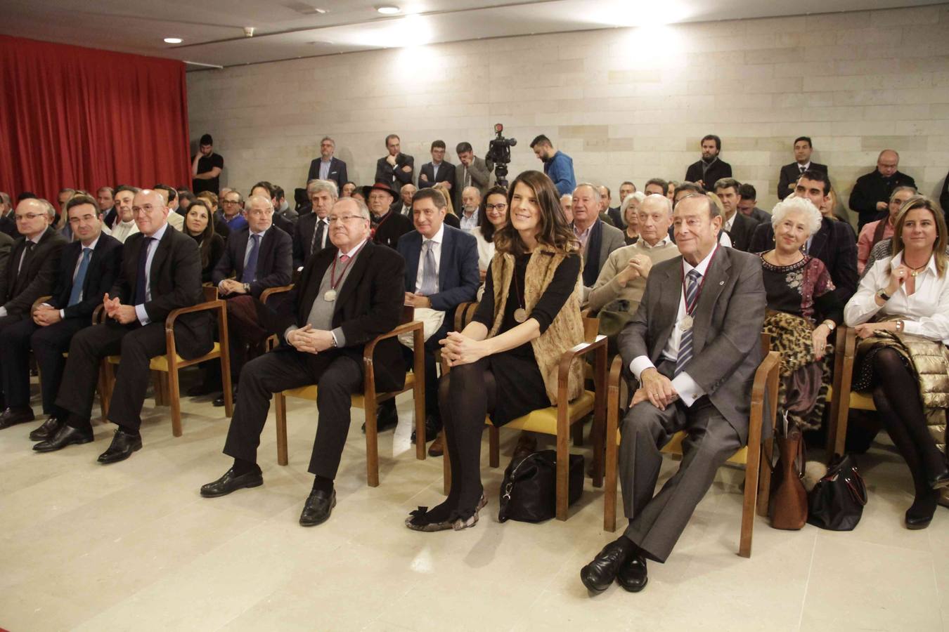 El reconocimiento, que ha congregado a numerosos invitados, ha tenido lugar este mediodía en el castillo de Peñafiel