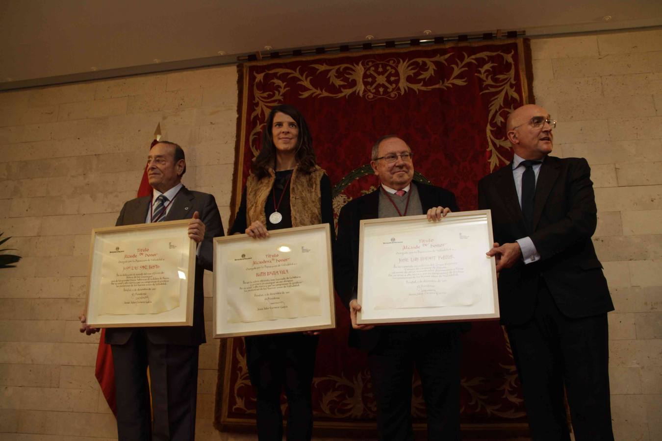 El reconocimiento, que ha congregado a numerosos invitados, ha tenido lugar este mediodía en el castillo de Peñafiel