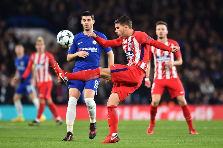 El Atlético empató en Stamford Bridge ante el Chelsea y dijo adiós a la Champions League. La Roma venció al Qarabag y los rojiblancos no ganaron, por lo que los de Simeone disputarán la Liga Europa.