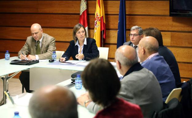 Milagros Marcos durante la reunión con el sindicato agroganadero COAG.