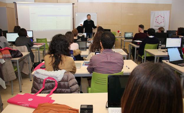 La Universidad Isabel I continúa incrementando su oferta educativa