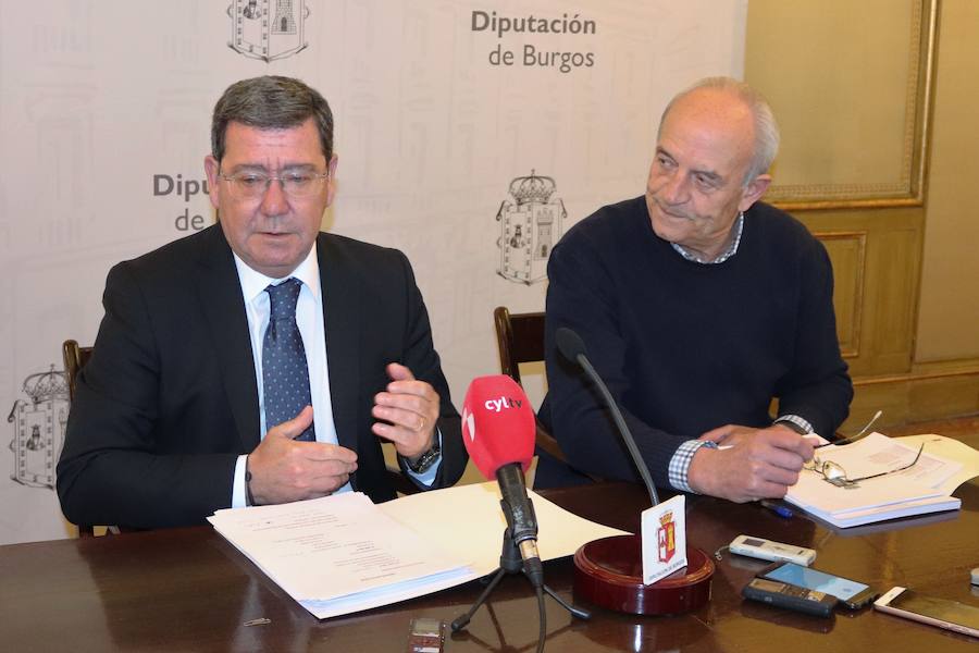 César Rico, presidente de la Diputación, con el diputado José María Martínez