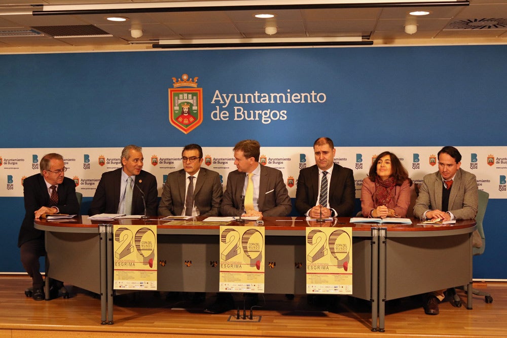 Autoridades presentes en la presentación de la Copa del Mundo Ciudad de Burgos