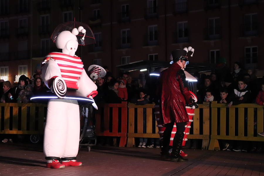 Así luce la Plaza Mayor tras el encendido del árbol