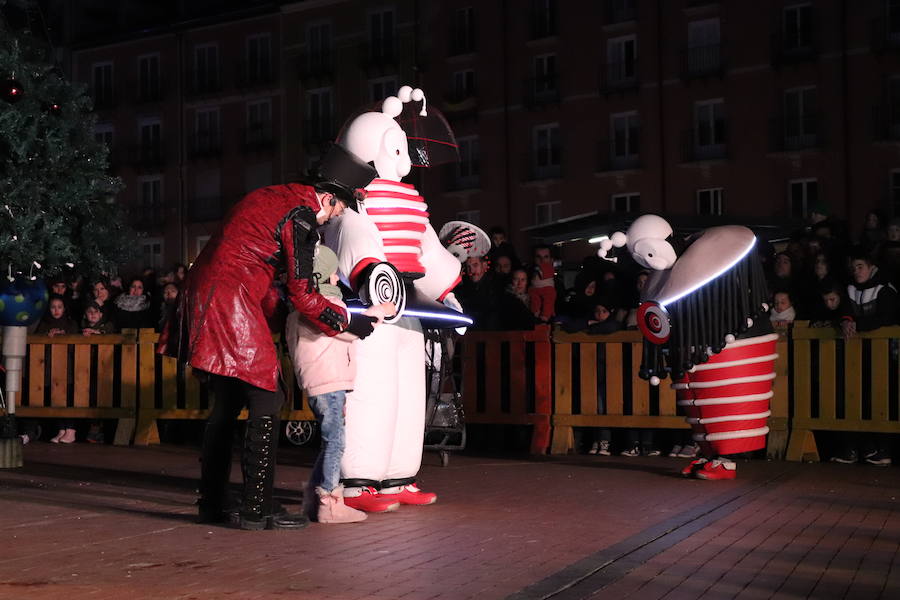 Así luce la Plaza Mayor tras el encendido del árbol