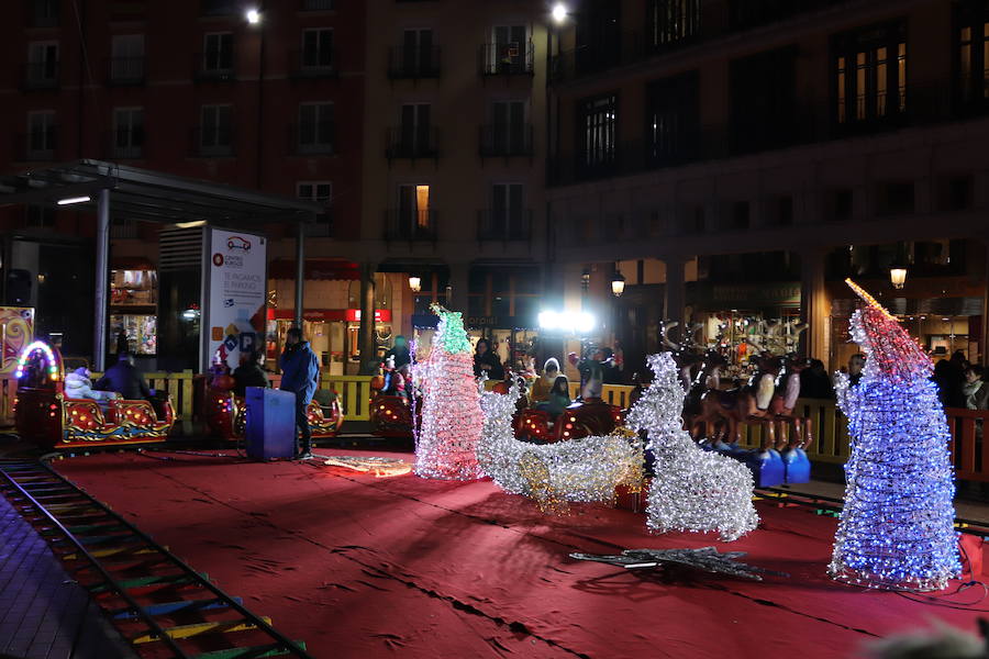 Así luce la Plaza Mayor tras el encendido del árbol