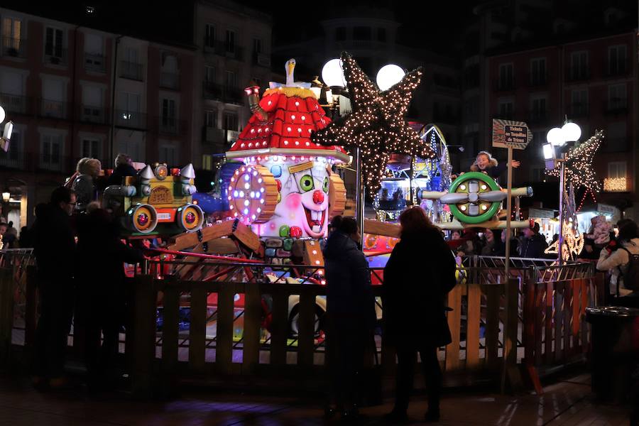 Así luce la Plaza Mayor tras el encendido del árbol
