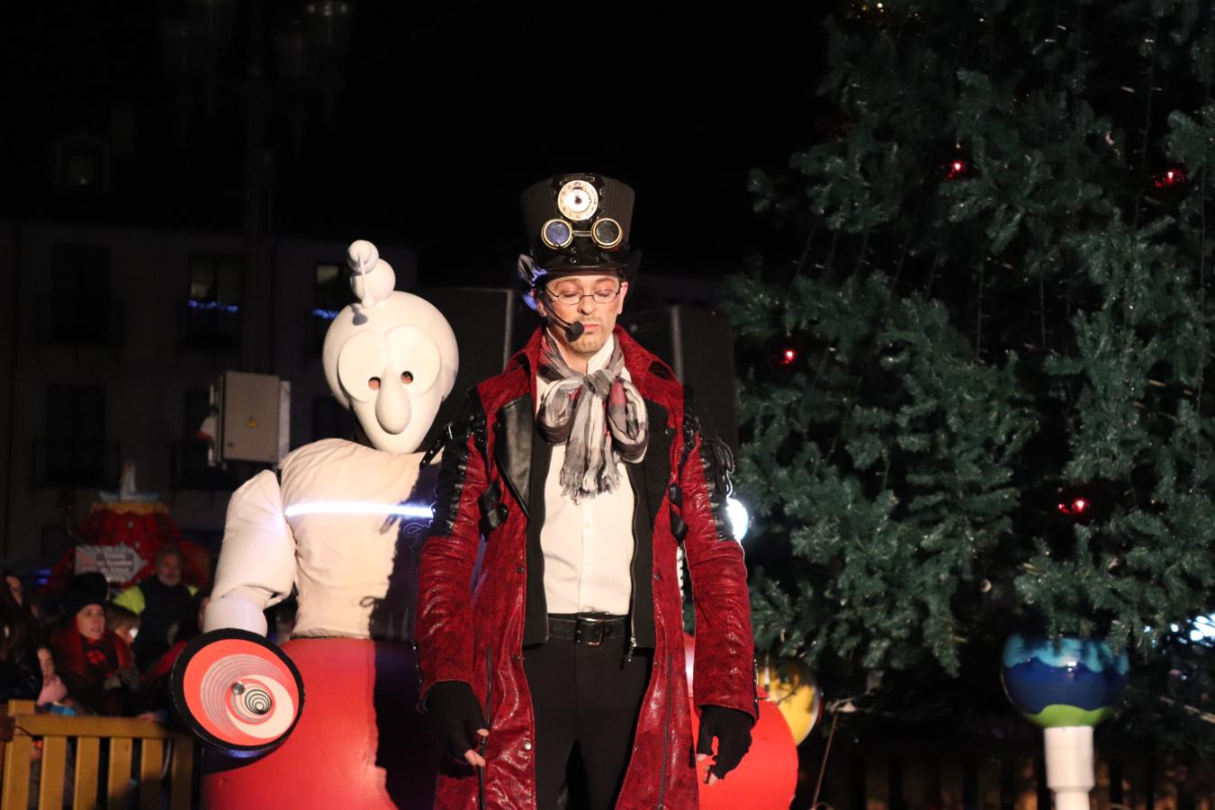 Así luce la Plaza Mayor tras el encendido del árbol