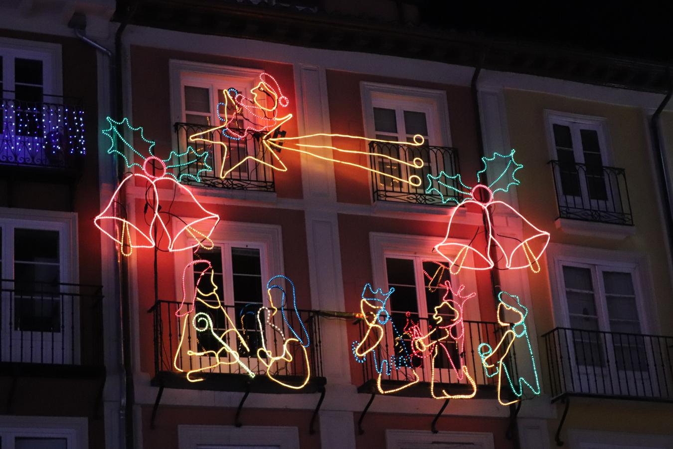 Así luce la Plaza Mayor tras el encendido del árbol