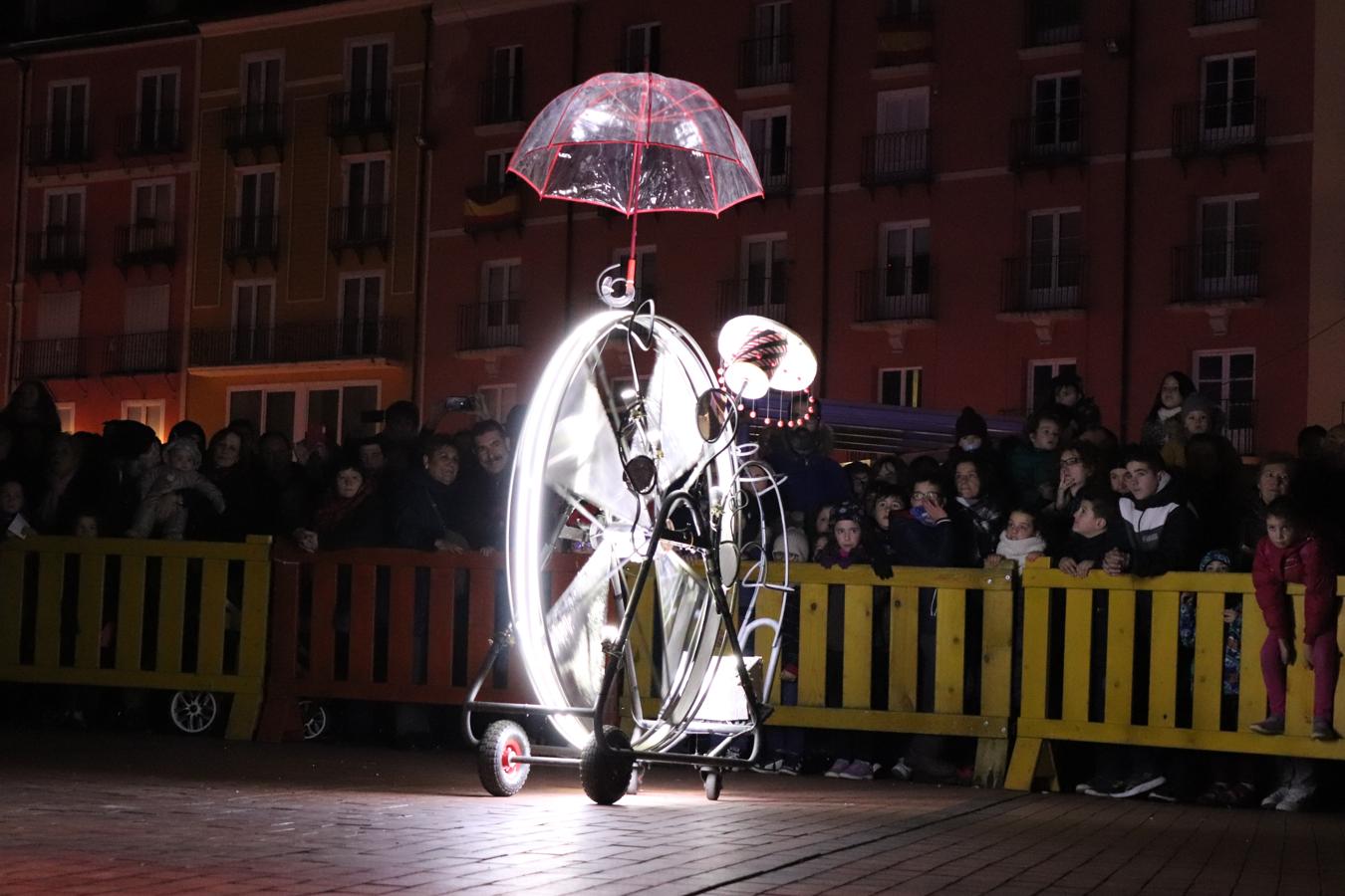 Así luce la Plaza Mayor tras el encendido del árbol