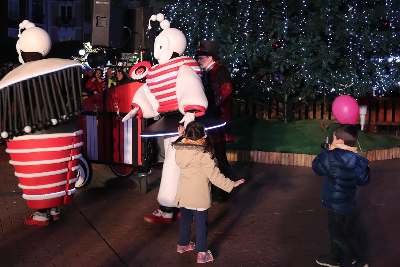 Así luce la Plaza Mayor tras el encendido del árbol