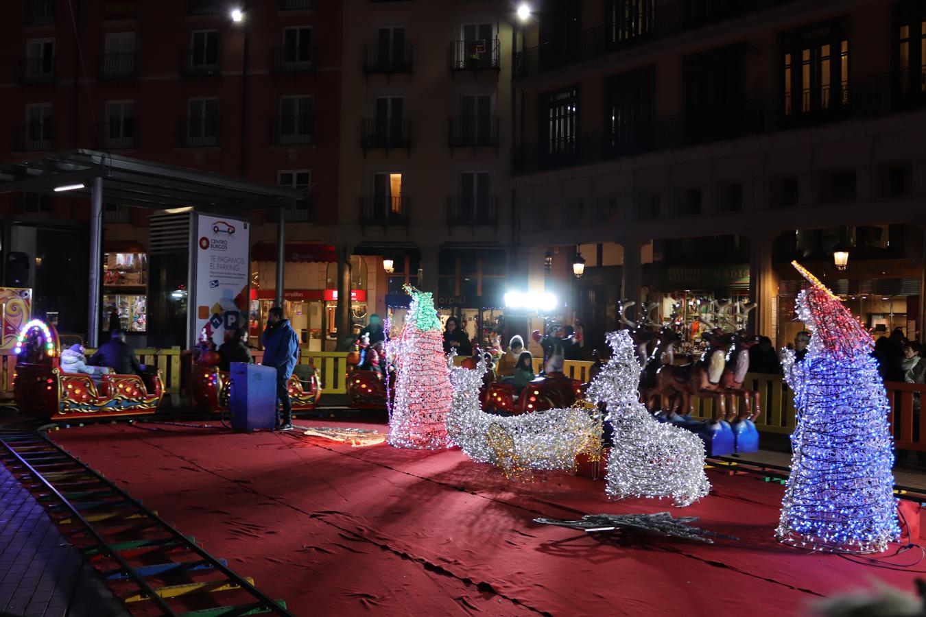 Así luce la Plaza Mayor tras el encendido del árbol