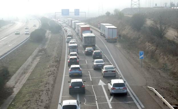 Trafico en las proximidades de Simancas en la A-62, en una imagen de archivo.