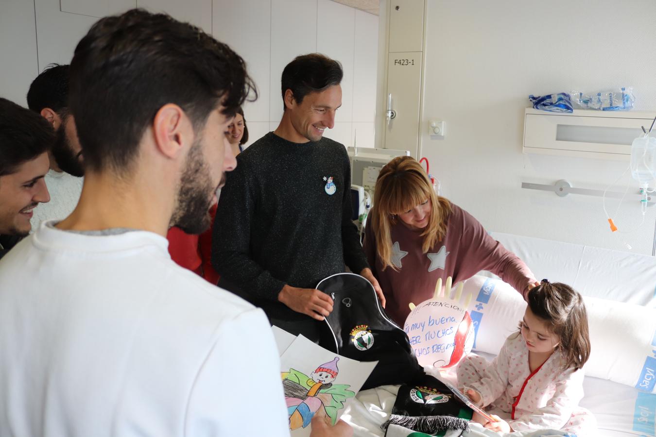 Así han repartido regalos los jugadores del Burgos CF