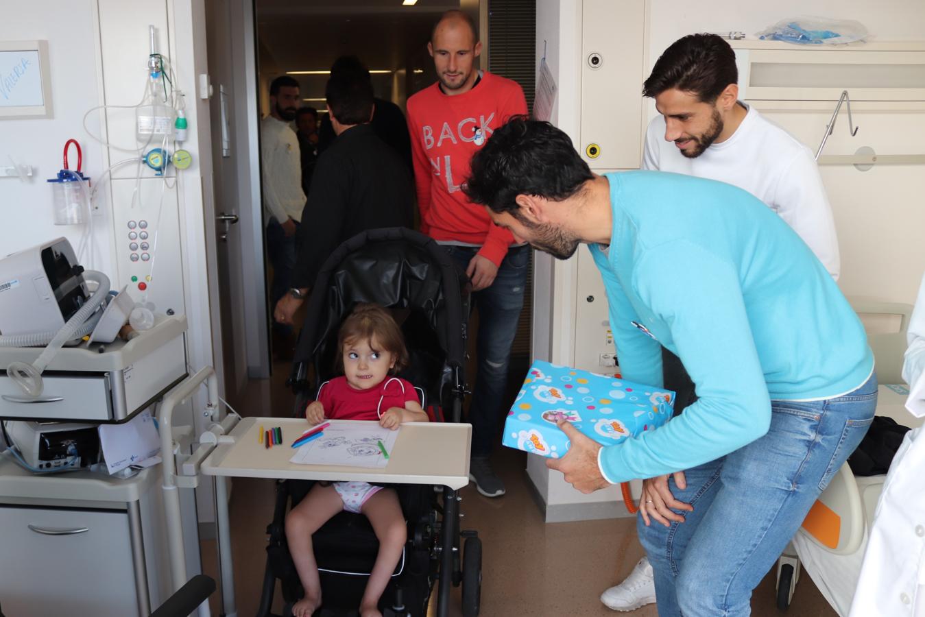 Así han repartido regalos los jugadores del Burgos CF