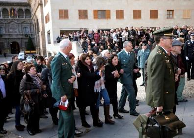 Imagen secundaria 1 - Aplausos y lágrimas para despedir a los guardias civiles asesinados en Teruel